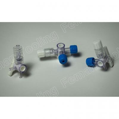 medicals-plastic-injectioin-molding-pick-medical-connectors.jpg